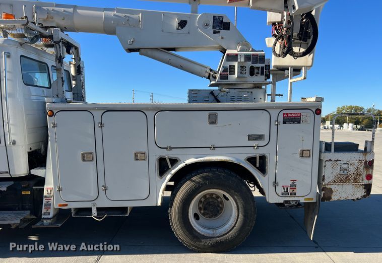 image for item MR9977 2003 Freightliner Business Class M2  bucket truck