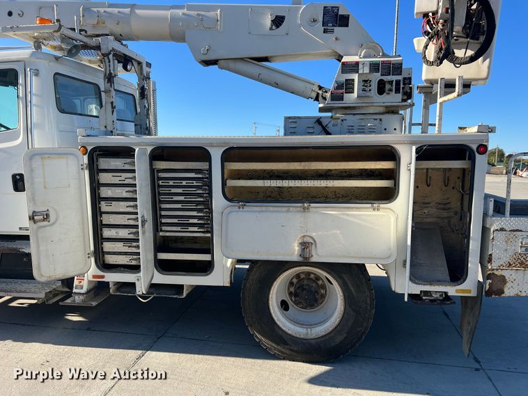 image for item MR9977 2003 Freightliner Business Class M2  bucket truck