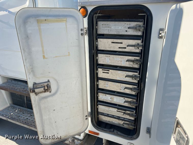 image for item MR9977 2003 Freightliner Business Class M2  bucket truck