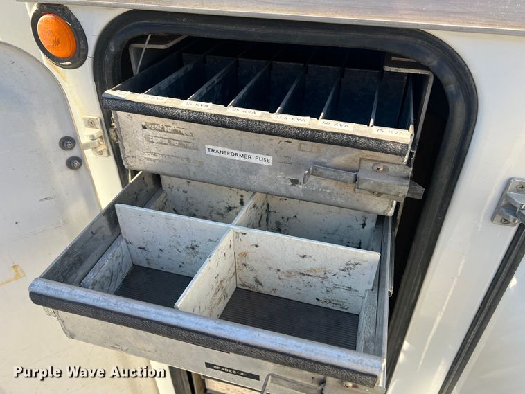 image for item MR9977 2003 Freightliner Business Class M2  bucket truck