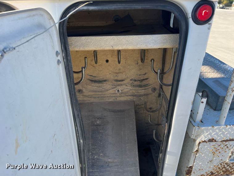 image for item MR9977 2003 Freightliner Business Class M2  bucket truck