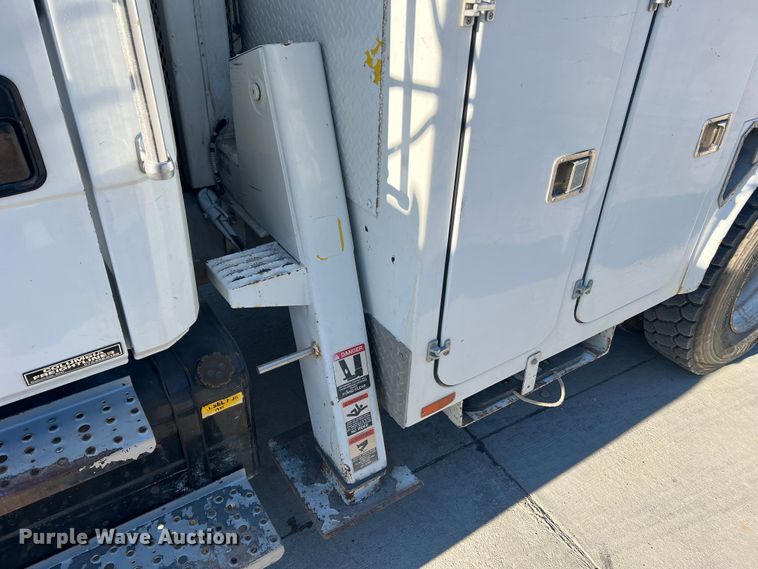 image for item MR9977 2003 Freightliner Business Class M2  bucket truck