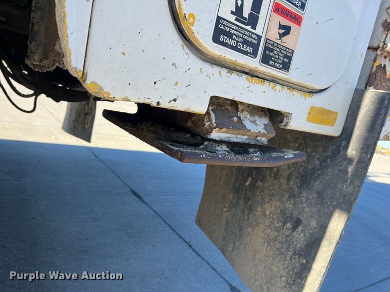 image for item MR9977 2003 Freightliner Business Class M2  bucket truck