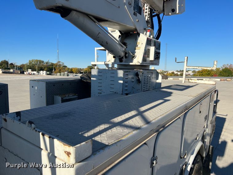 image for item MR9977 2003 Freightliner Business Class M2  bucket truck