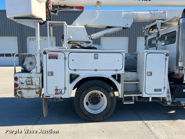 image for item MR9977 2003 Freightliner Business Class M2  bucket truck