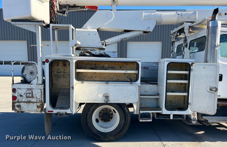 image for item MR9977 2003 Freightliner Business Class M2  bucket truck