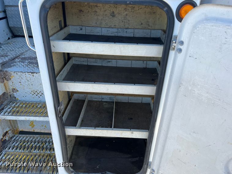 image for item MR9977 2003 Freightliner Business Class M2  bucket truck