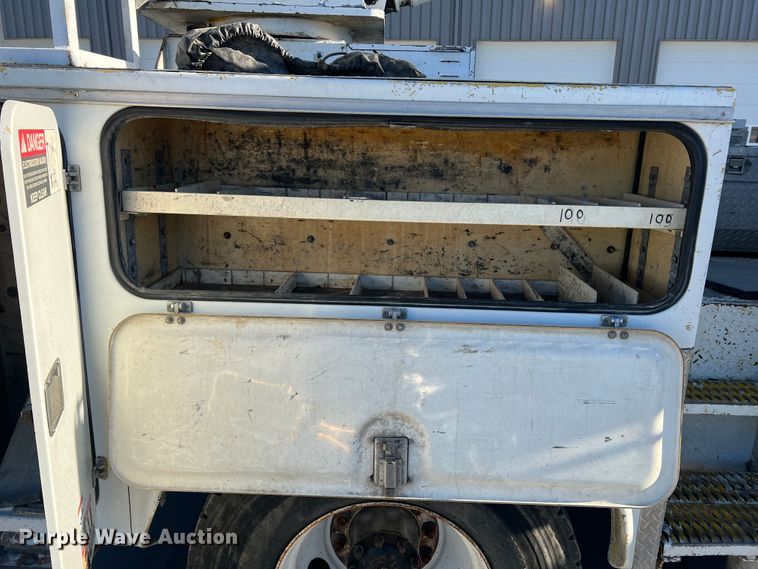 image for item MR9977 2003 Freightliner Business Class M2  bucket truck