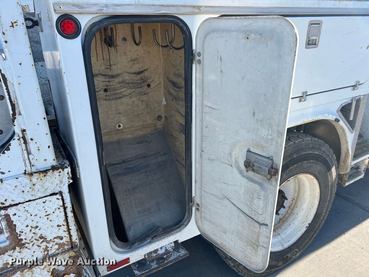 image for item MR9977 2003 Freightliner Business Class M2  bucket truck