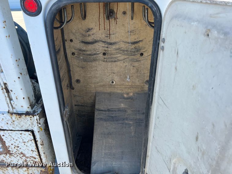 image for item MR9977 2003 Freightliner Business Class M2  bucket truck