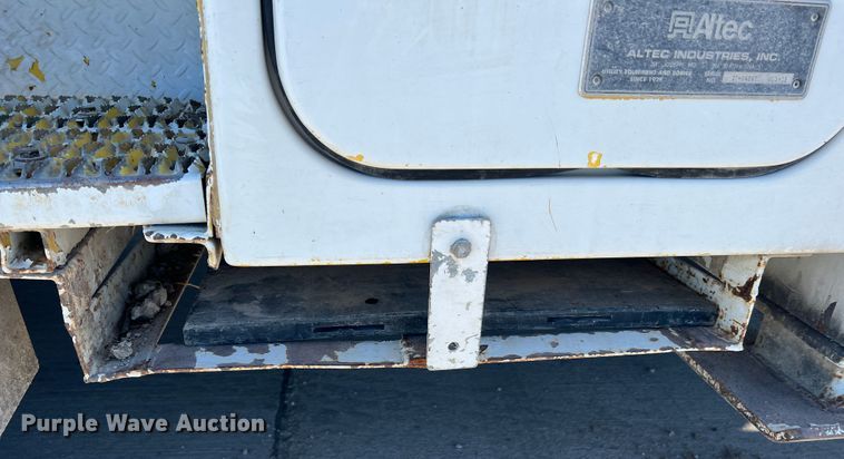 image for item MR9977 2003 Freightliner Business Class M2  bucket truck