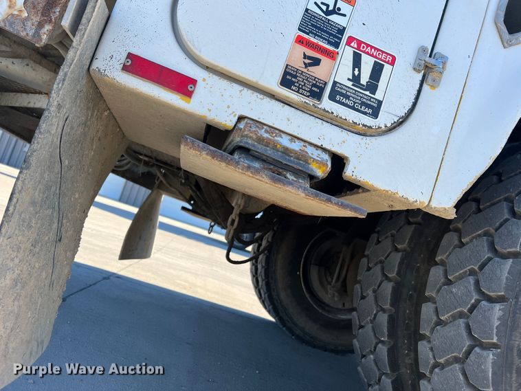 image for item MR9977 2003 Freightliner Business Class M2  bucket truck