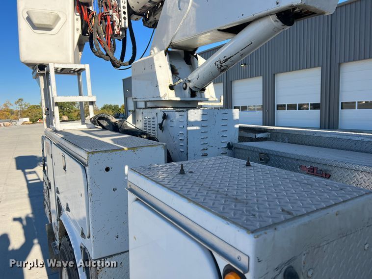 image for item MR9977 2003 Freightliner Business Class M2  bucket truck