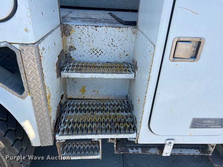 image for item MR9977 2003 Freightliner Business Class M2  bucket truck