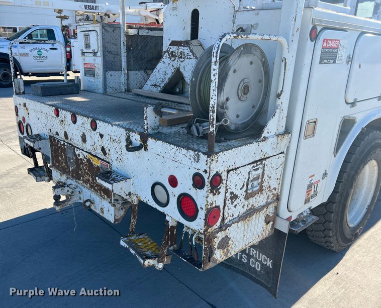 image for item MR9977 2003 Freightliner Business Class M2  bucket truck