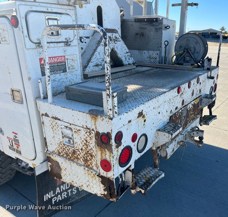 image for item MR9977 2003 Freightliner Business Class M2  bucket truck