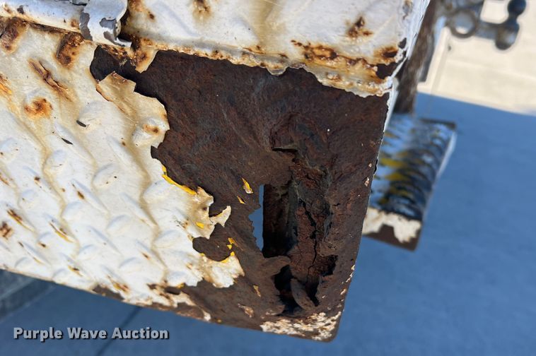 image for item MR9977 2003 Freightliner Business Class M2  bucket truck