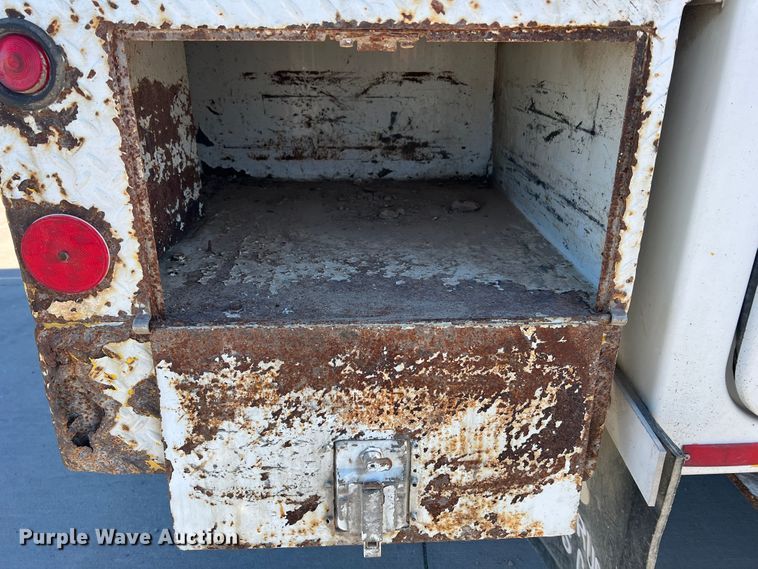 image for item MR9977 2003 Freightliner Business Class M2  bucket truck