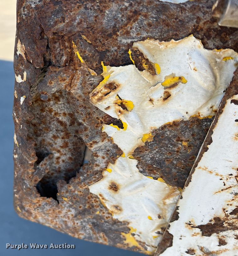 image for item MR9977 2003 Freightliner Business Class M2  bucket truck