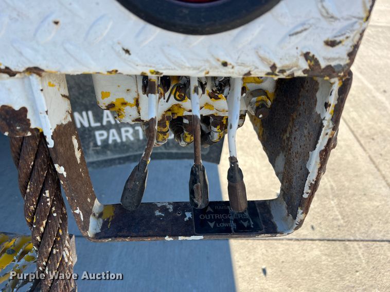 image for item MR9977 2003 Freightliner Business Class M2  bucket truck