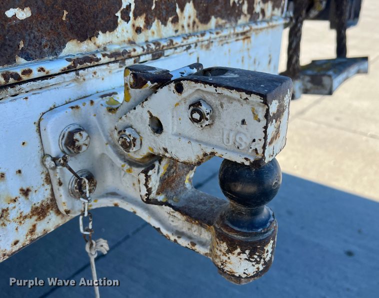 image for item MR9977 2003 Freightliner Business Class M2  bucket truck