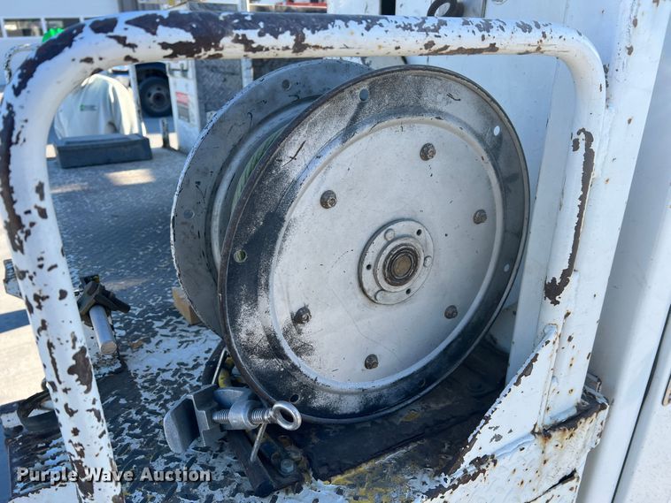 image for item MR9977 2003 Freightliner Business Class M2  bucket truck