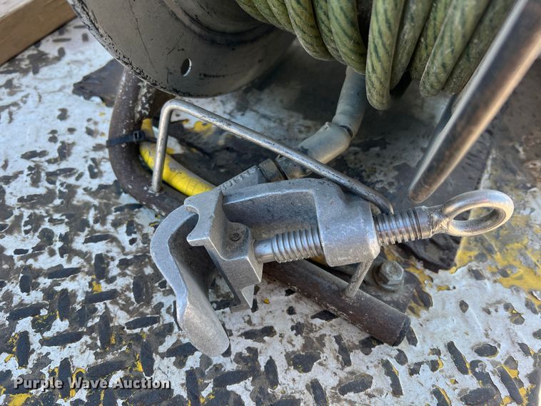 image for item MR9977 2003 Freightliner Business Class M2  bucket truck