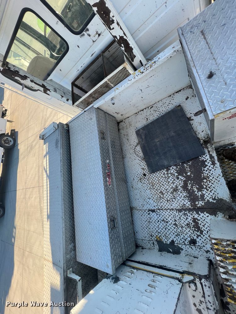 image for item MR9977 2003 Freightliner Business Class M2  bucket truck