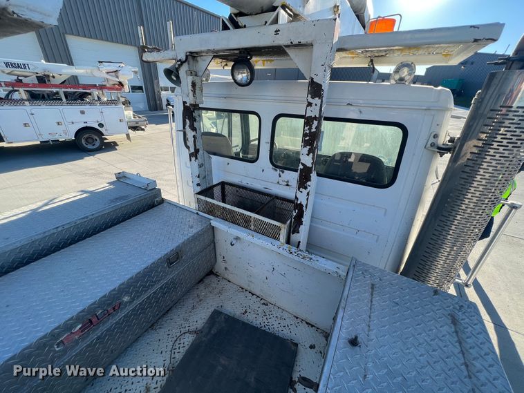 image for item MR9977 2003 Freightliner Business Class M2  bucket truck