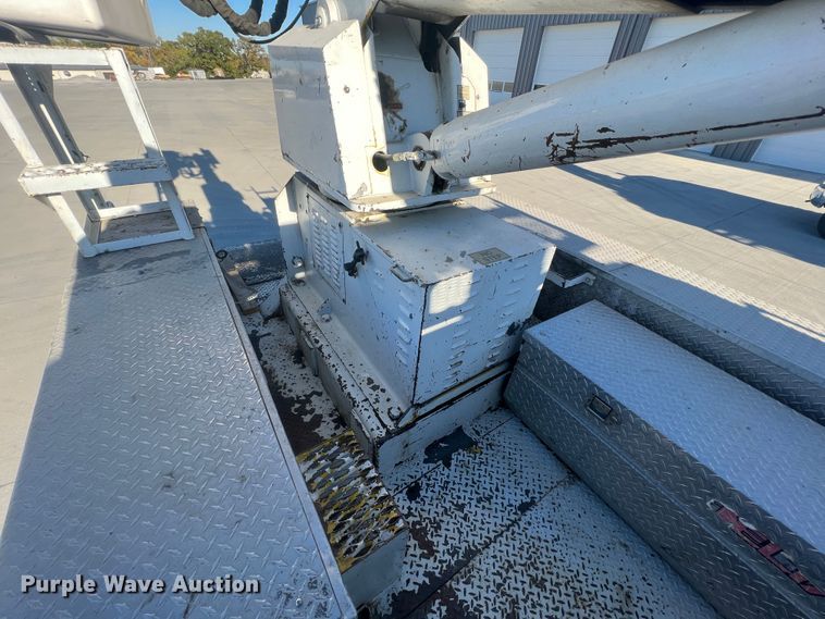 image for item MR9977 2003 Freightliner Business Class M2  bucket truck