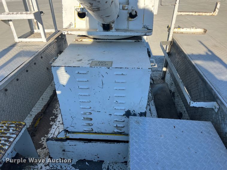 image for item MR9977 2003 Freightliner Business Class M2  bucket truck