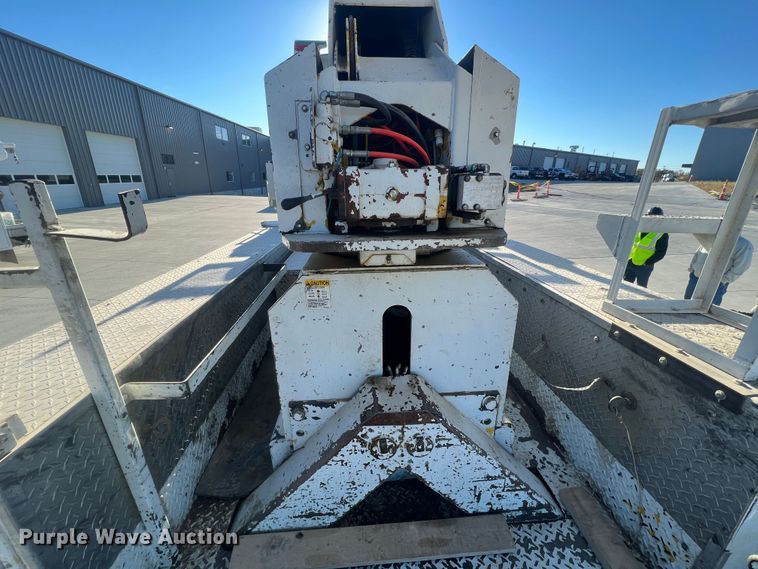 image for item MR9977 2003 Freightliner Business Class M2  bucket truck