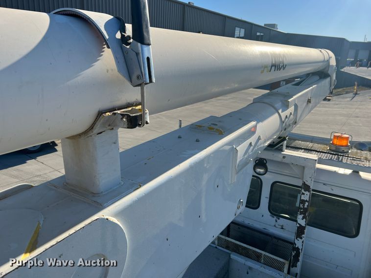 image for item MR9977 2003 Freightliner Business Class M2  bucket truck