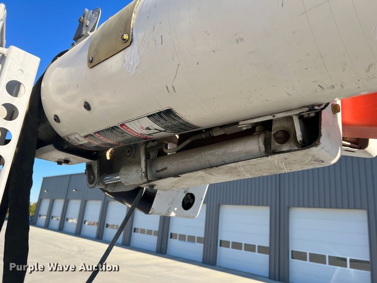 image for item MR9977 2003 Freightliner Business Class M2  bucket truck