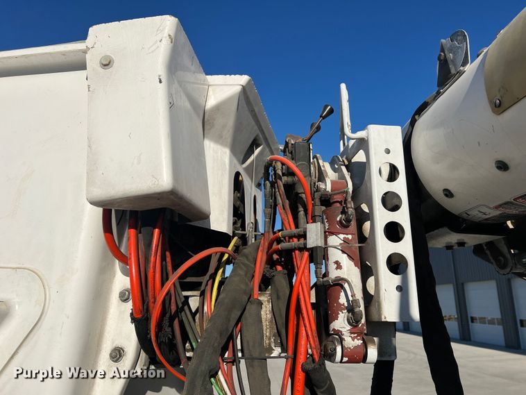 image for item MR9977 2003 Freightliner Business Class M2  bucket truck