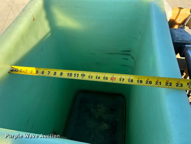 image for item MR9977 2003 Freightliner Business Class M2  bucket truck