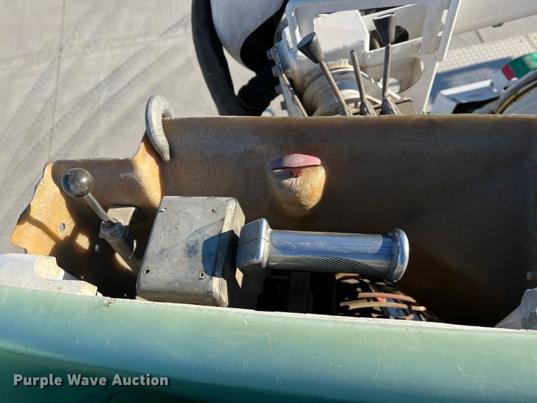 image for item MR9977 2003 Freightliner Business Class M2  bucket truck