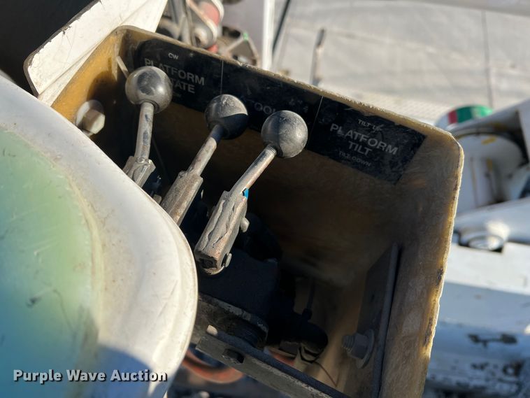 image for item MR9977 2003 Freightliner Business Class M2  bucket truck