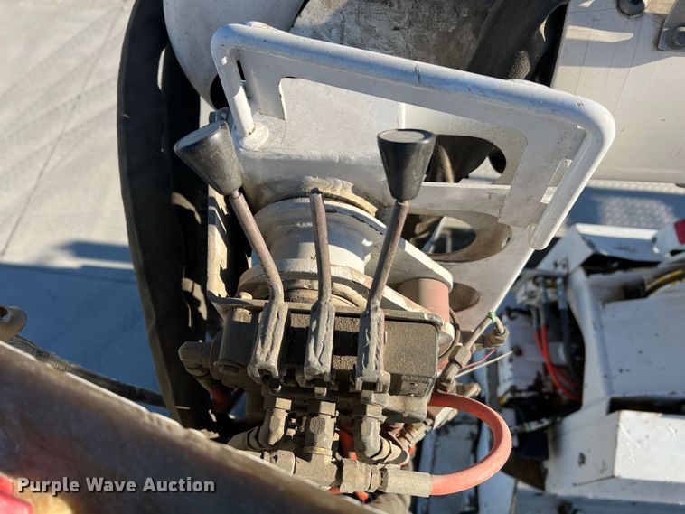 image for item MR9977 2003 Freightliner Business Class M2  bucket truck