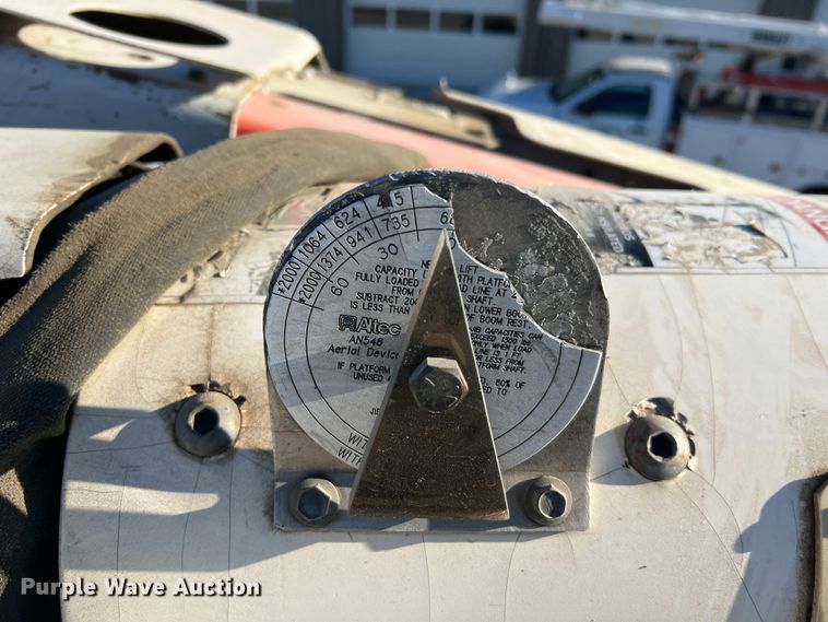 image for item MR9977 2003 Freightliner Business Class M2  bucket truck