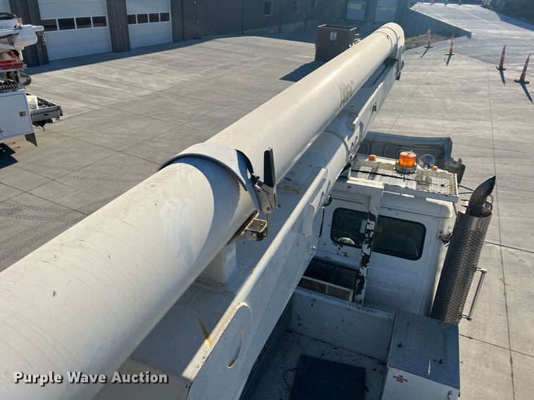 image for item MR9977 2003 Freightliner Business Class M2  bucket truck