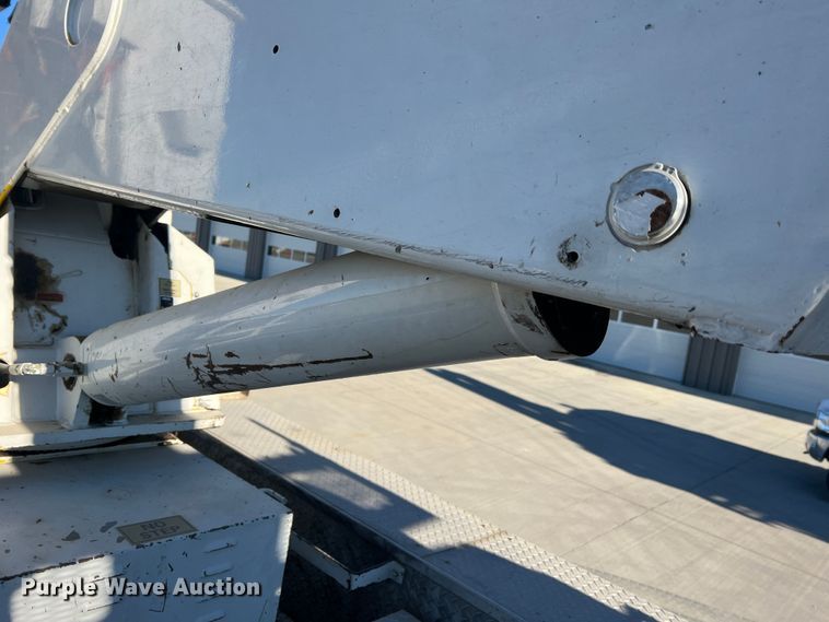 image for item MR9977 2003 Freightliner Business Class M2  bucket truck