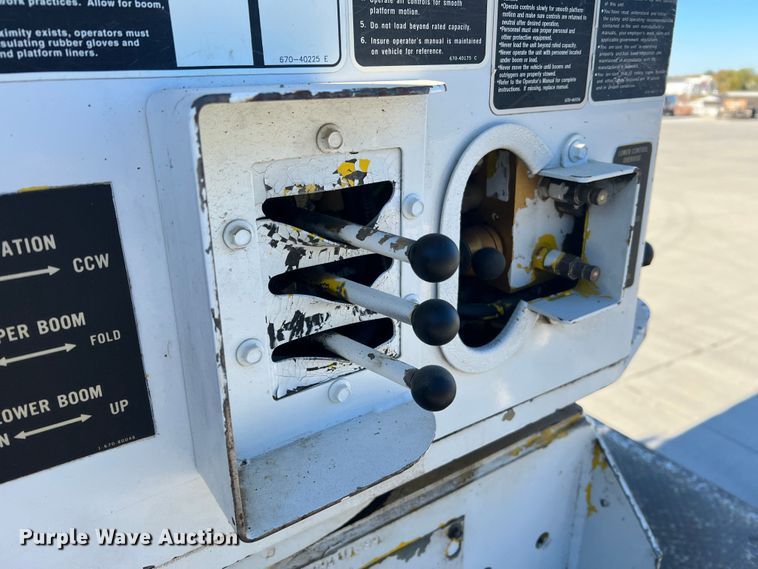 image for item MR9977 2003 Freightliner Business Class M2  bucket truck