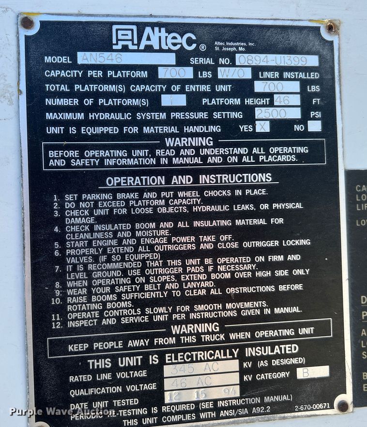 image for item MR9977 2003 Freightliner Business Class M2  bucket truck