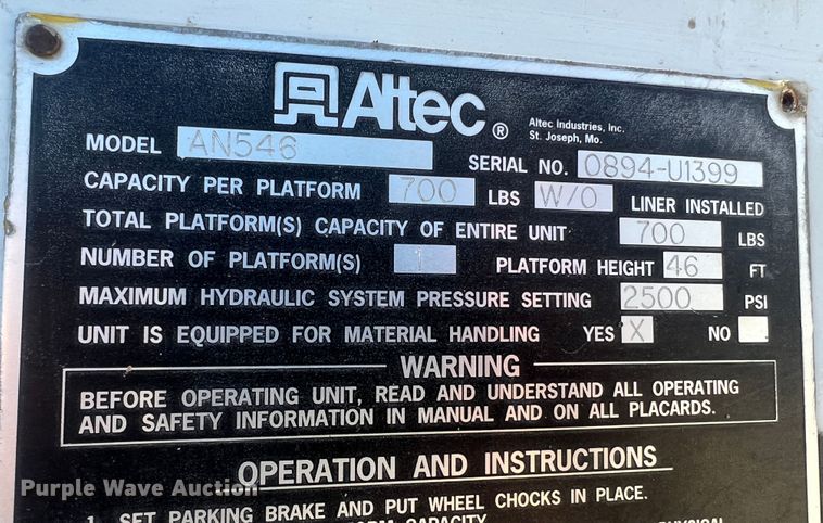 image for item MR9977 2003 Freightliner Business Class M2  bucket truck