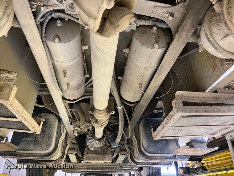 image for item MR9977 2003 Freightliner Business Class M2  bucket truck