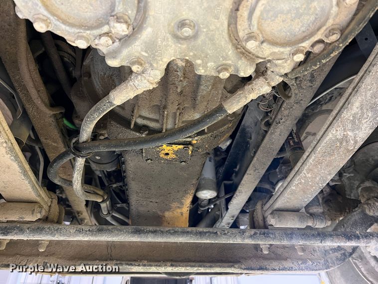 image for item MR9977 2003 Freightliner Business Class M2  bucket truck