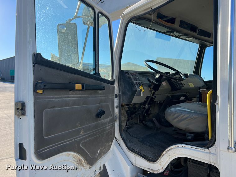 image for item MR9977 2003 Freightliner Business Class M2  bucket truck