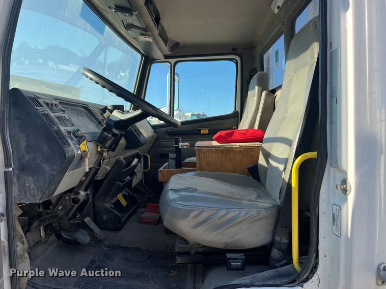 image for item MR9977 2003 Freightliner Business Class M2  bucket truck