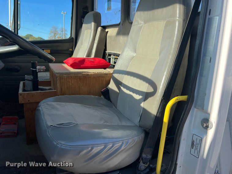 image for item MR9977 2003 Freightliner Business Class M2  bucket truck